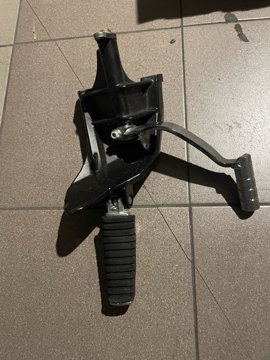 SUZUKI VZR 1800 M  Intruder podnóżek set sety podnóżki podesty nowe