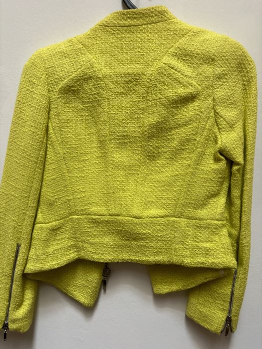 Casaco cintado em verde lima