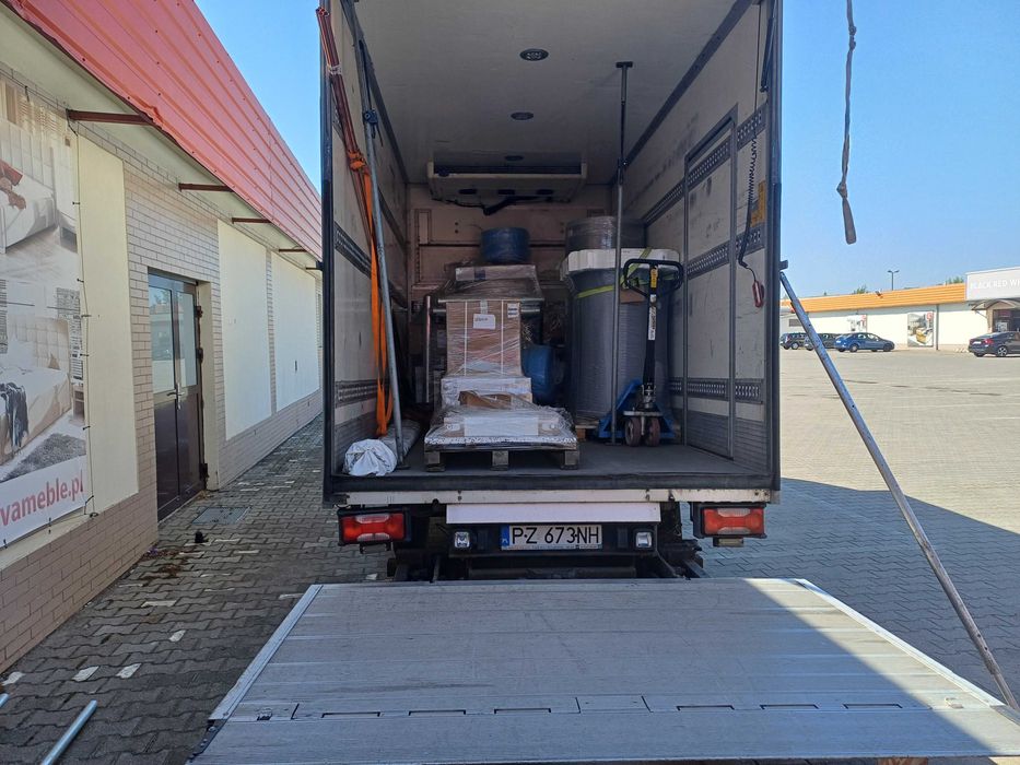 Auto z windą Poznań Usługi transportowe Przewóz palet maszyn rzeczy