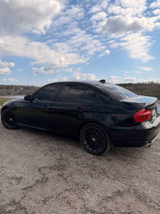 BMW E90 рестайлинг 2010 рік в гарному стані