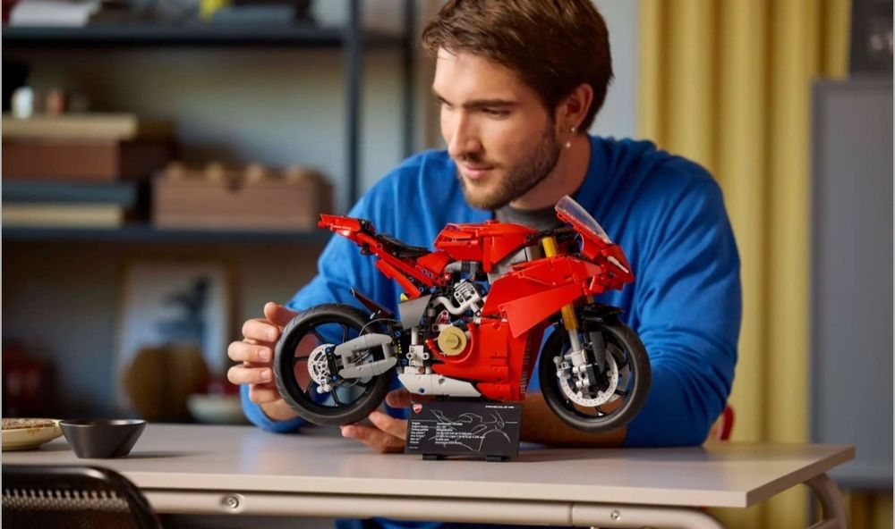 Lego Ducati Panigale V4 S