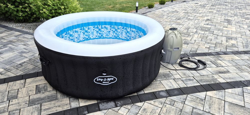 Jacuzzi Lay Z spa Miami idealne  na zimowe wieczory