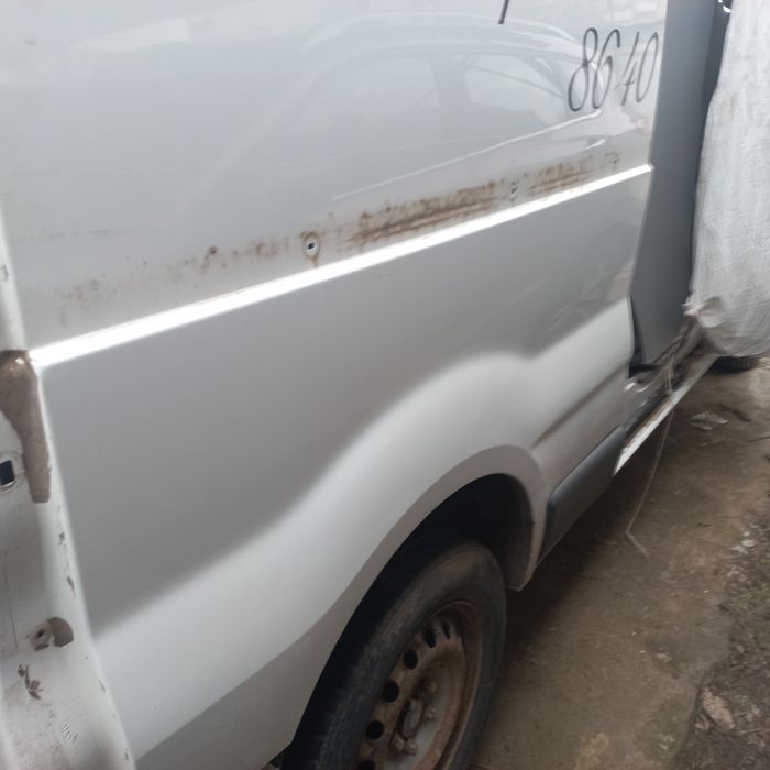 Продам четверть передняя  опель вивара 2.0