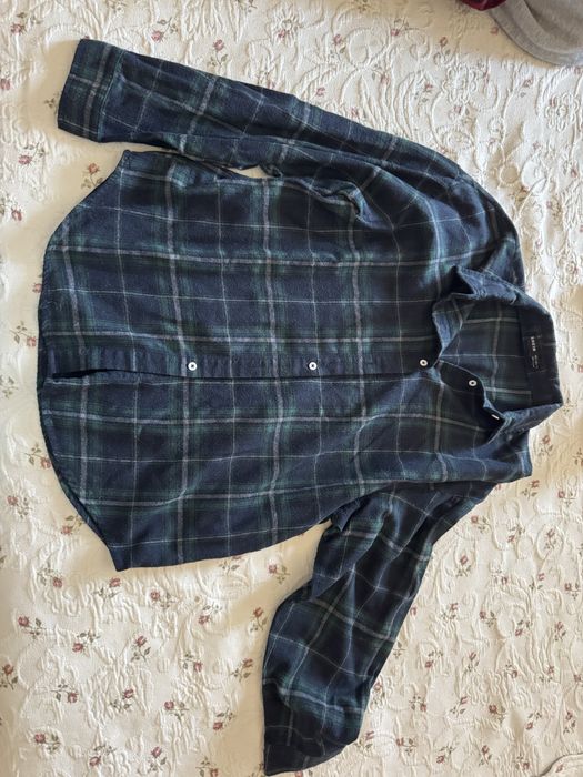 Camisa, vestidos e macacões