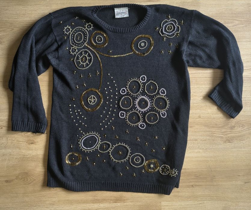 Sweter z koralikami