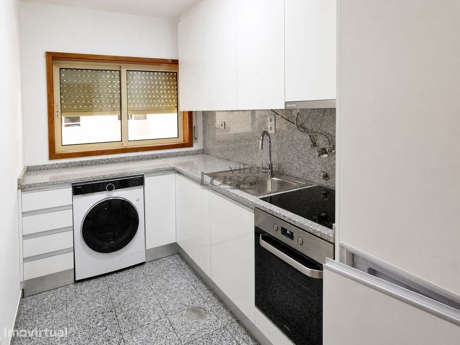 T2 Rua da Bélgica totalmente renovado, com 2 frentes, lugar de garagem