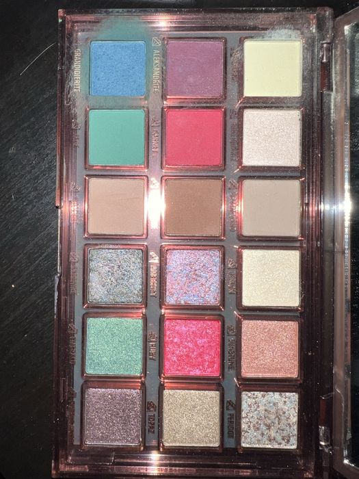 Zestaw palet cieni 2 nowe i 3 lekko uzywane