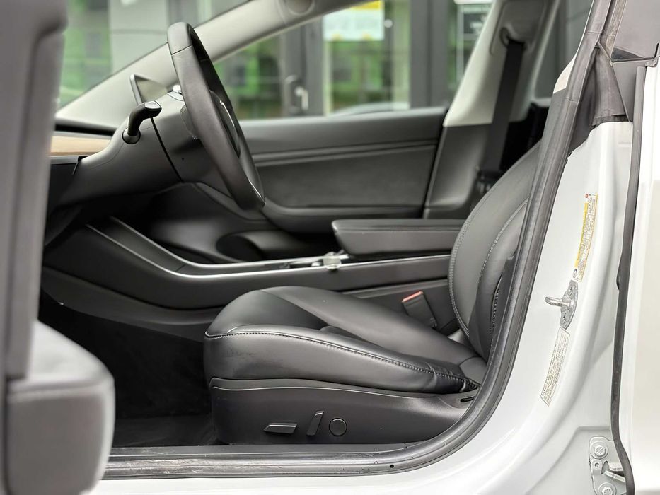 Tesla Model 3      2018