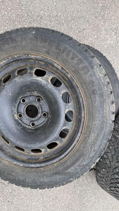 Комплект колес с зимней резиной  Nokian 205 / 60 R16 92T
