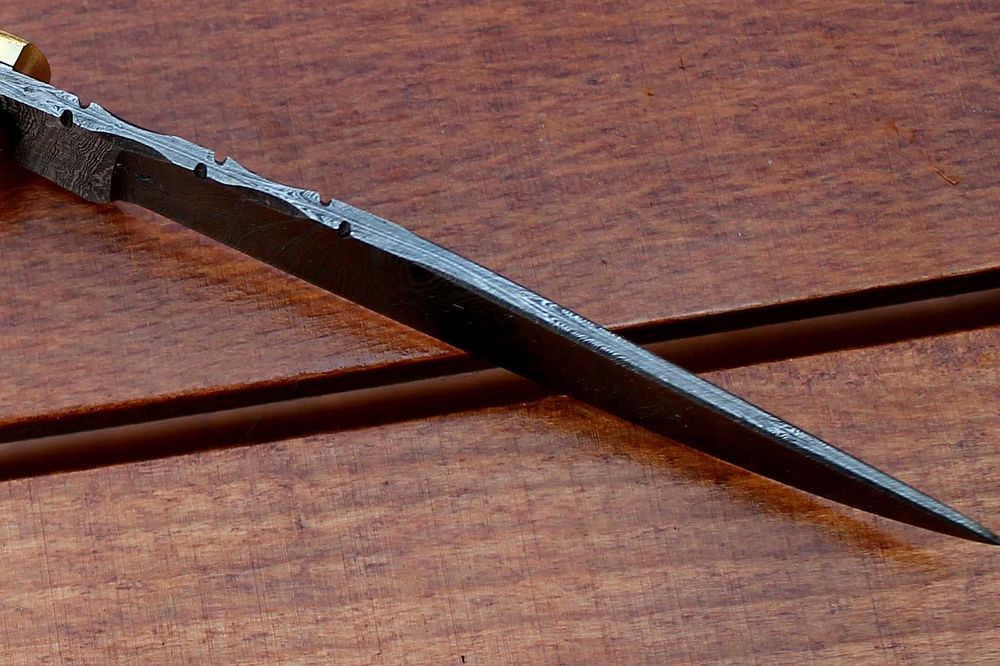 Нож складной дамаск. В чехле