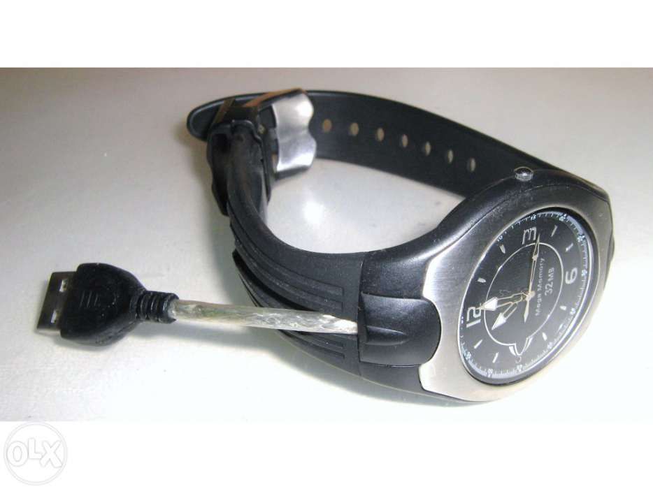 Relógio com memoria incorporada e ligação USB