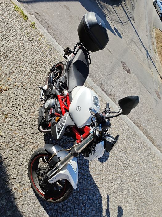 Vendo Moto Benelli BN302 de 2016 com  35711kms