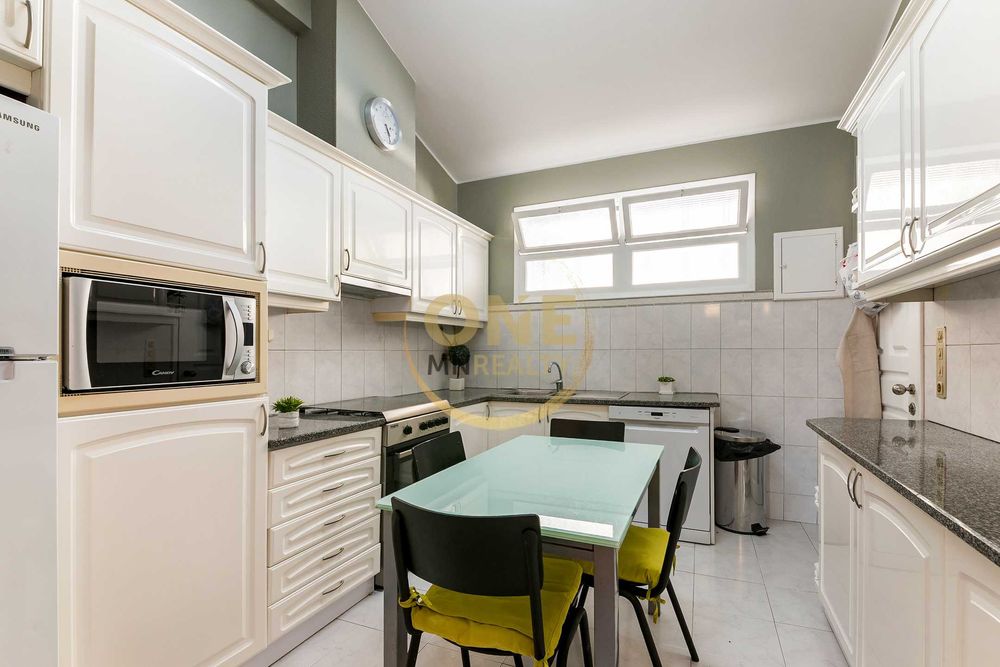 Moradia Renovada com Vista Mar e Cidade — Santa Luzia, Funchal