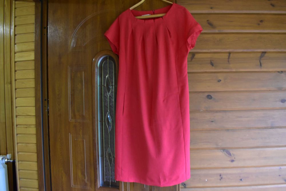 Стильне жіноче плаття червоного кольору