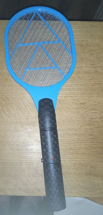 Paletka elektryczna na owady, muchy, łapka, packa