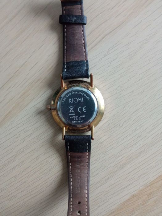 Zegarek firmy Kiomi.