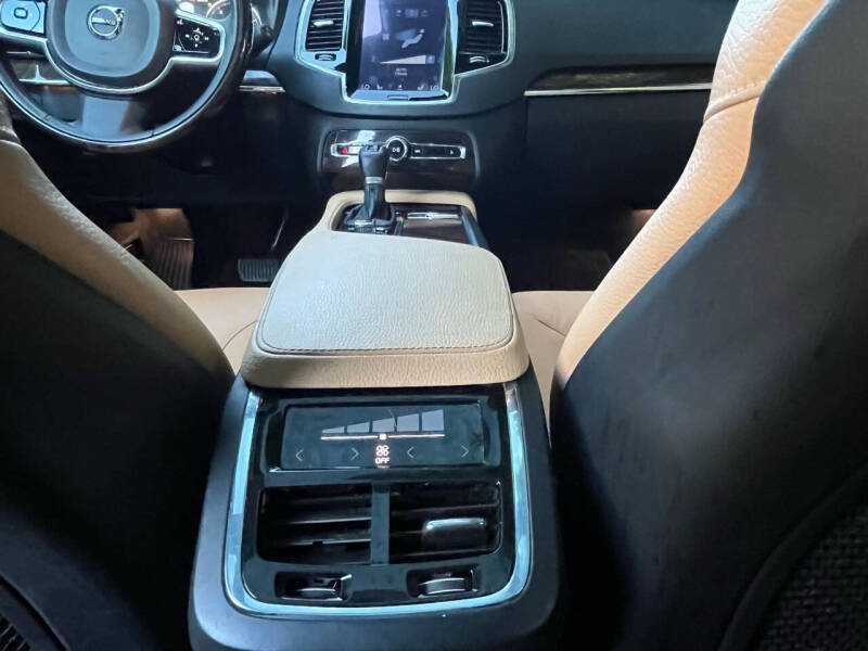 2017 Volvo XC90 Momentum