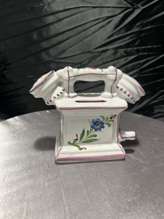 Ceramiczna skarbonka w kształcie telefonu – ręcznie malowana
