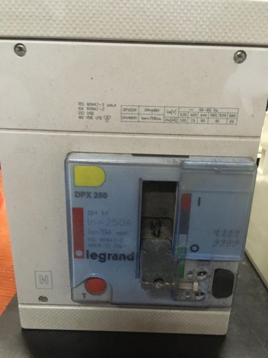 Dijuntores de 250, 400 e 1600 A