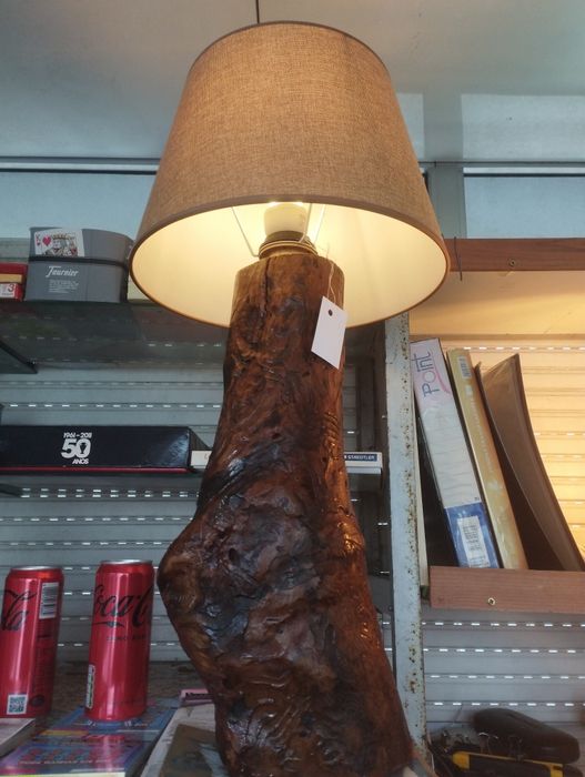 Candeeiro de madeira