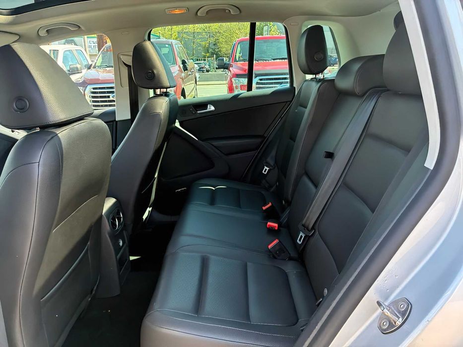 Volkswagen Tiguan Sport      2015
