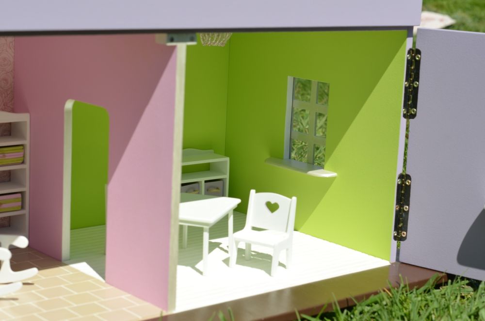 Дім для ляльок. Унікальний подарунок для майбутніх домовласниць