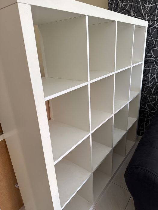Móvel Ikea com compartimentos