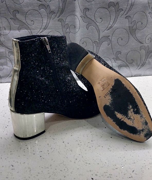 Botas pretas/prateado marca "Cristina"