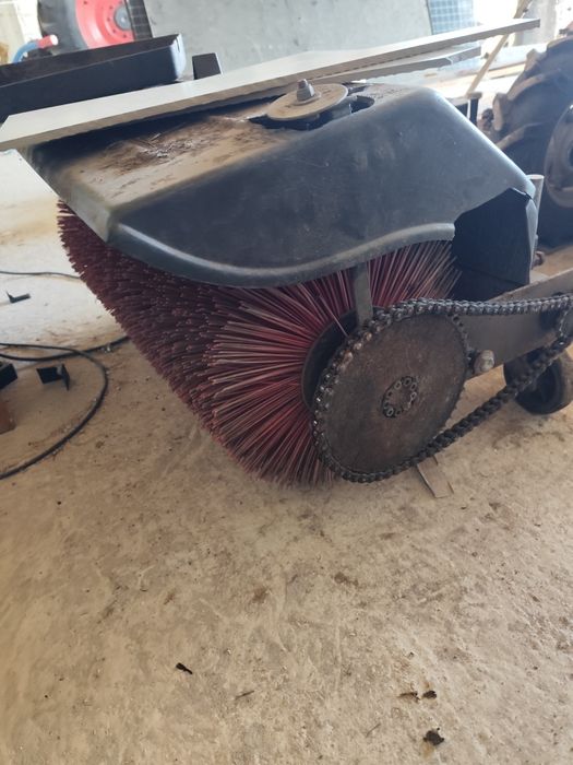 Zamiatarka spalinowa