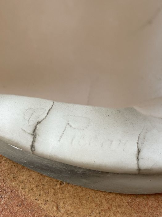 Estátua Antiga em Mármore – Menina com Cordeiro • +150 anos • Assinada