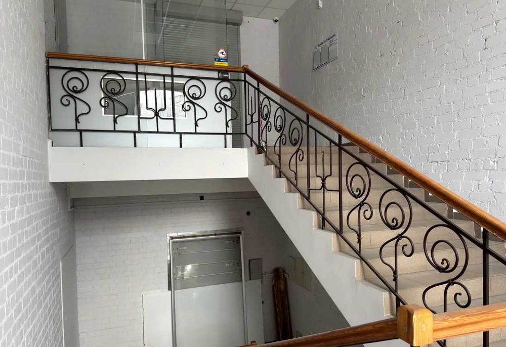 108м2 Володимира Івасюка 8. Будь-який вид діяльності.