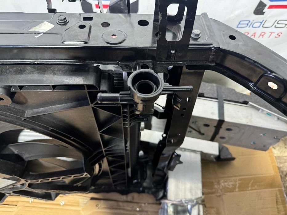 Zestaw Przód Zderzak Pas Przedni Lampy LED Chłodnice Toyota Sienna IV XL40 2021 Hybryda