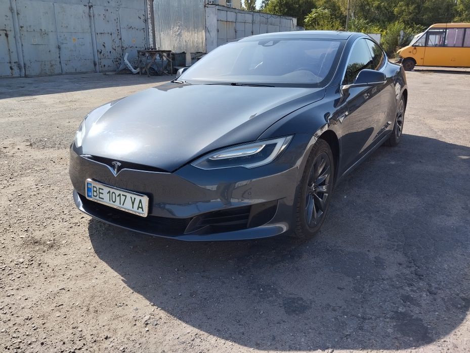 Тесла Model S 2016