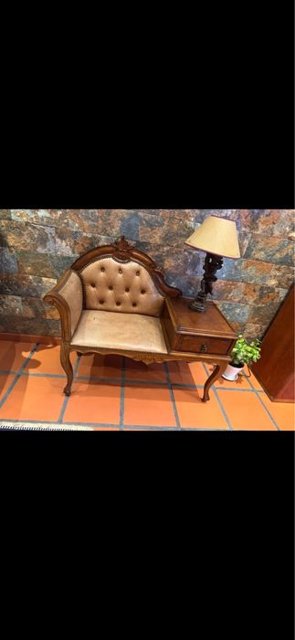 Mesa de apoio com banco