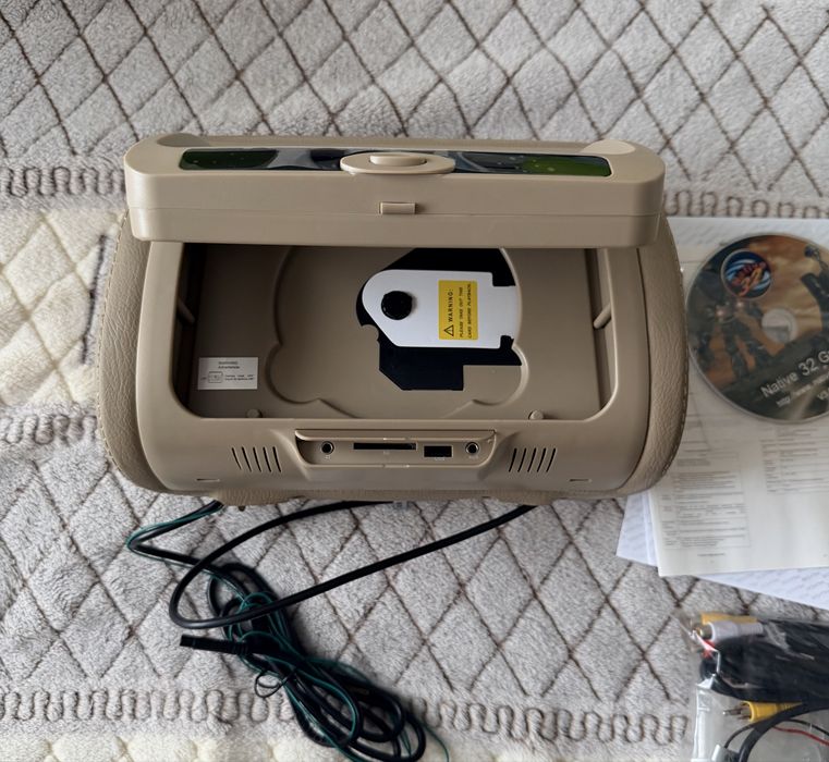 Підголовники з монітором Klyde Ultra 745 HD Beige c DVD ,USB ,SD .