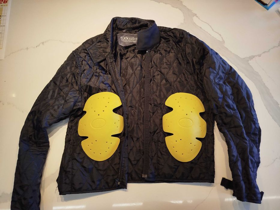 Casacos de mota Sweep, Casa das Peles