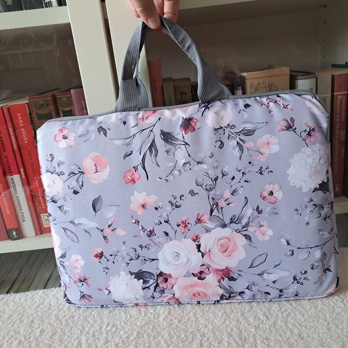 Nowa torba na laptopa I dokumenty