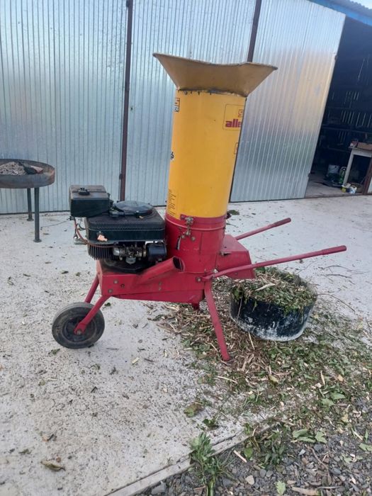 Rębak spalinowy do gałęzi samix