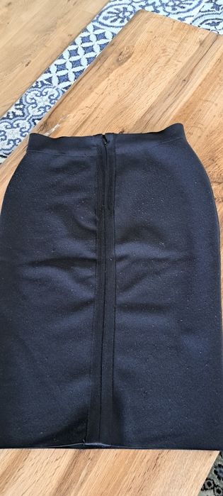 Spódnica rozmiar L czarna
Polecam serdecznie Możliwy odbiór w Tłusz