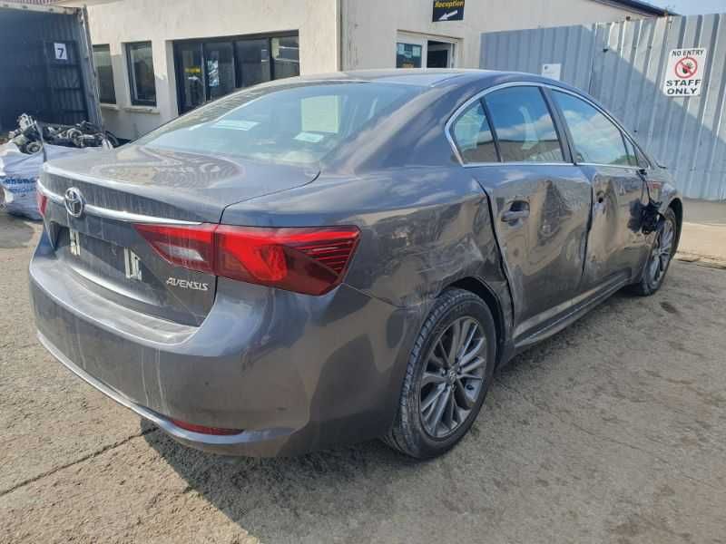 Бампере Toyota Avensis розборка шрот