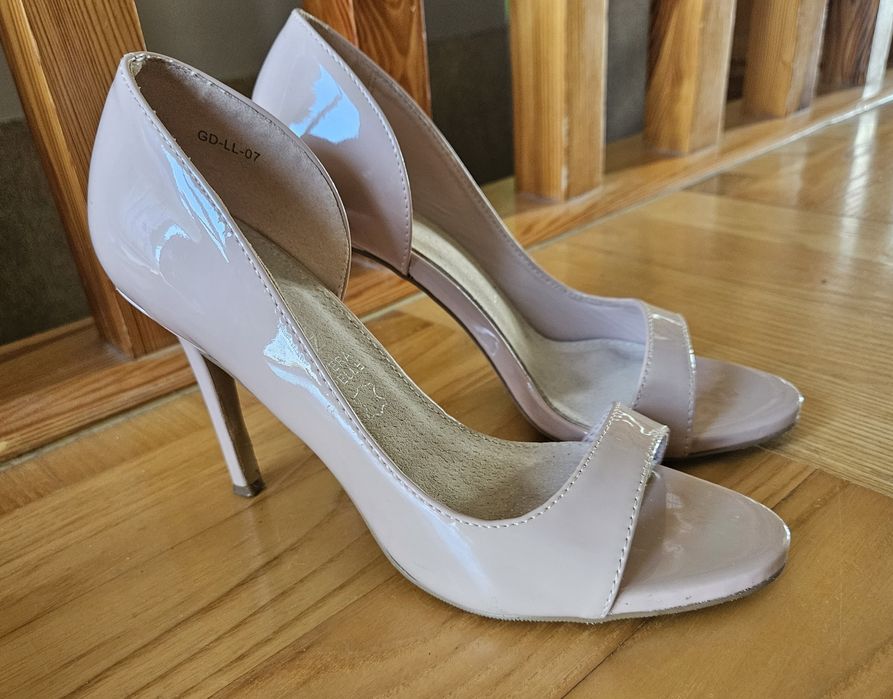 Szpilki pudrowy róż