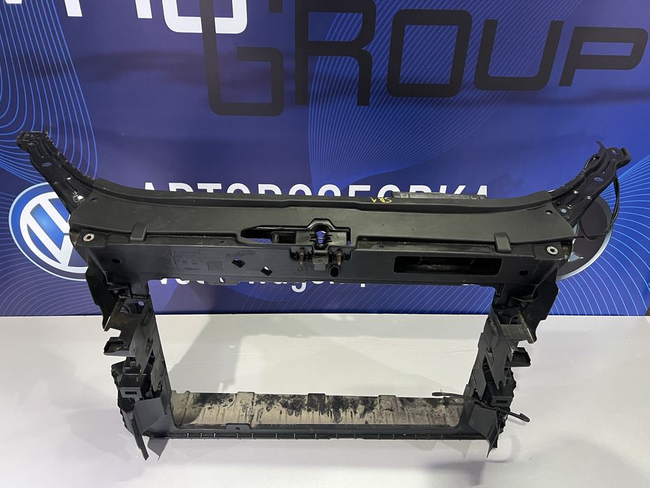 Передня панель радіаторів Шкода Фабія 2 2010-2014 рік .Телевізор Skoda