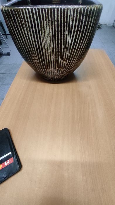 Vasos de barro um redondo outro quadrado