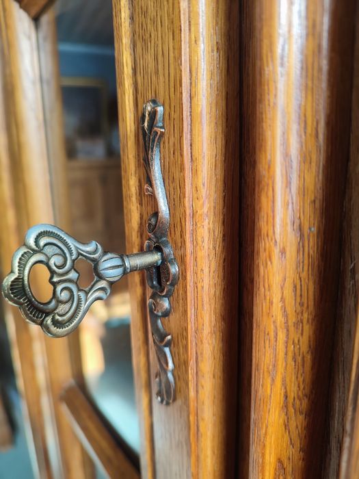 Kredens piękny drewno