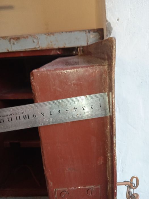 Продам сейф металлический