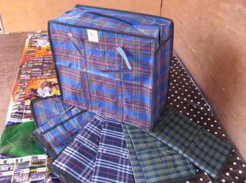 Большие хозяйственные сумки для переезда. Клетчатые. Черные прочные.