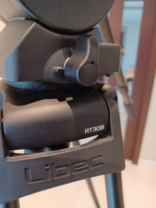 Tripé Libec RT30b com cabeça fluida Libec RH25R e distribuidor de piso