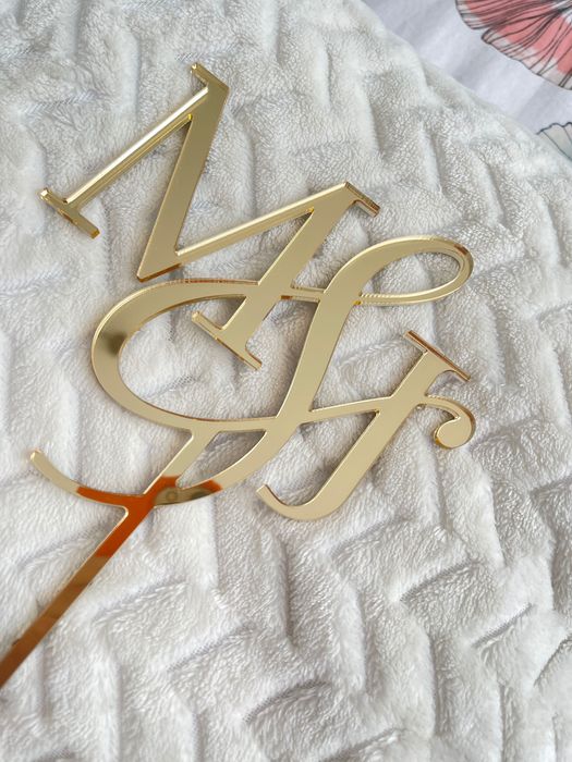 Topper na tort zloty iniciajły litery M & J akryl pleksi plexa