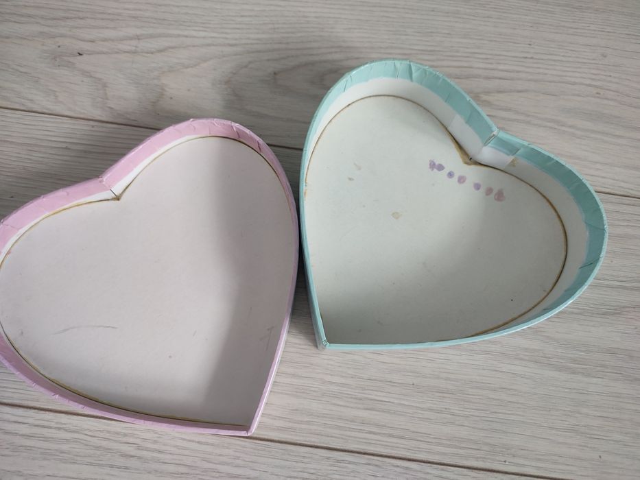 Pudełko  serduszko na drobiazgi na opaski do włosów dla dziewczynki