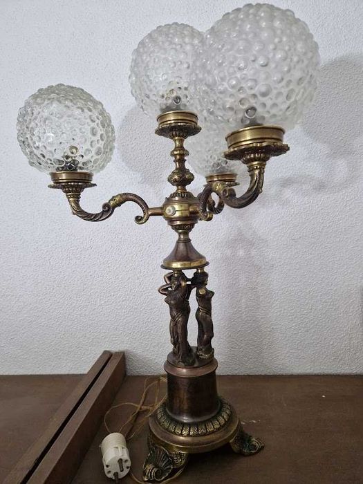 Candeeiro mesa c/ estátuas vintage